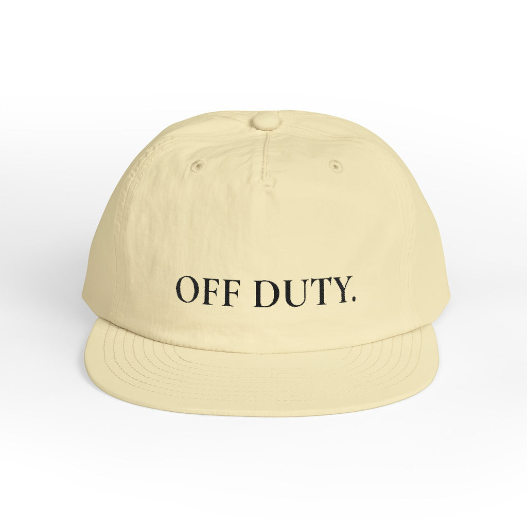 Gorra de surf Off Duty, estilo dad hat relajado en color blanco con bordado para playa y vacaciones