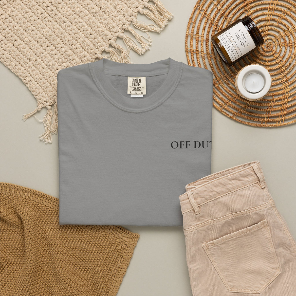 Camiseta Feminina "OFF DUTY" - T-shirt Minimalista de Fuga do Escritório