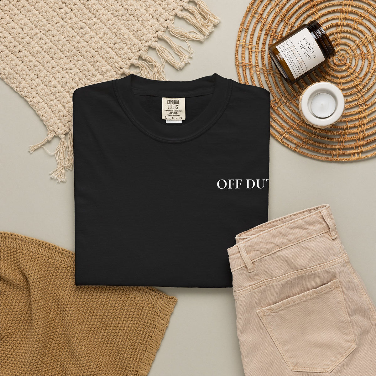 Camiseta Feminina "OFF DUTY" - T-shirt Minimalista de Fuga do Escritório