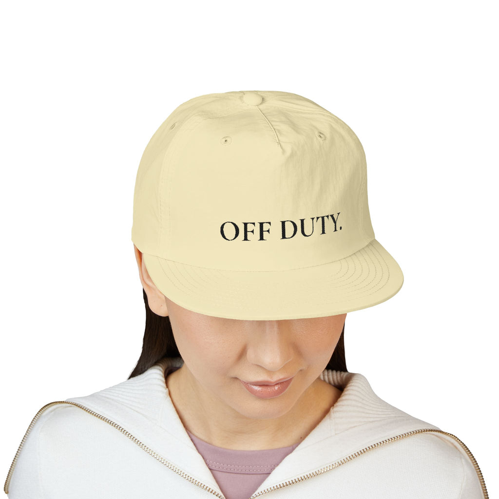 Gorra de surf Off Duty, estilo dad hat relajado en color blanco con bordado para playa y vacaciones