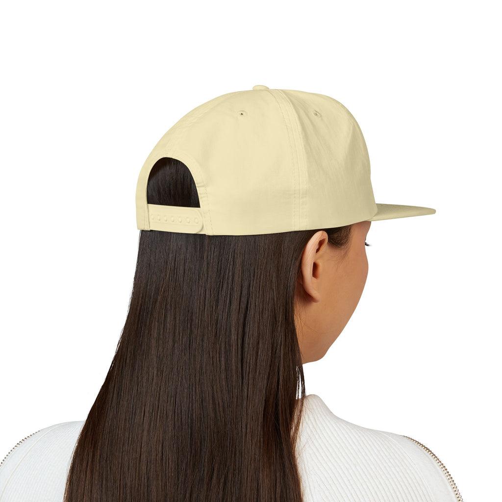 Gorra de surf Off Duty, estilo dad hat relajado en color blanco con bordado para playa y vacaciones