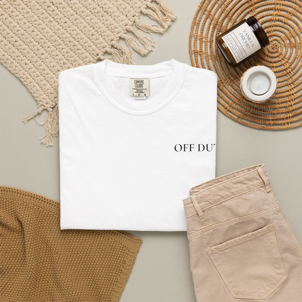 Camiseta Feminina "OFF DUTY" - T-shirt Minimalista de Fuga do Escritório