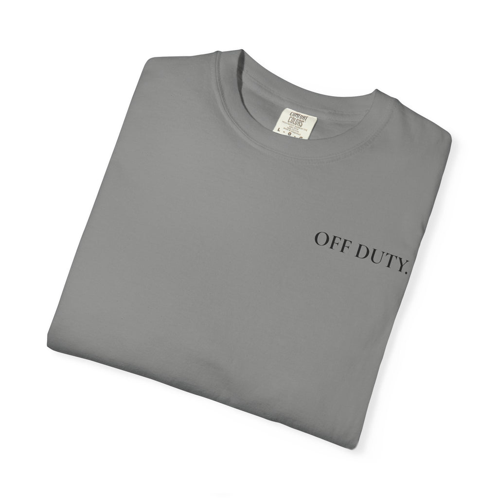 Camiseta Feminina "OFF DUTY" - T-shirt Minimalista de Fuga do Escritório