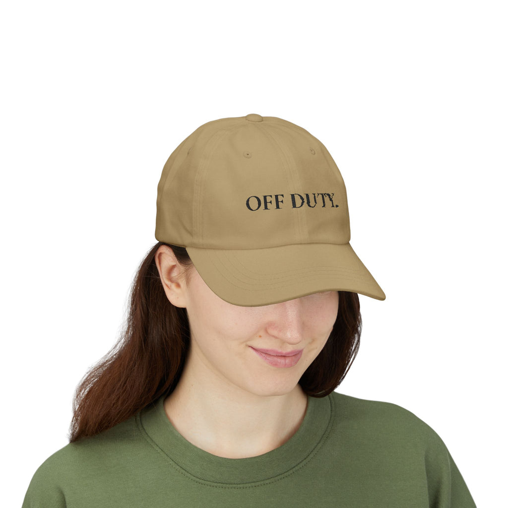 Gorra estilo "Dad Cap" "OFF DUTY". Gorra de béisbol relajada con bordado.